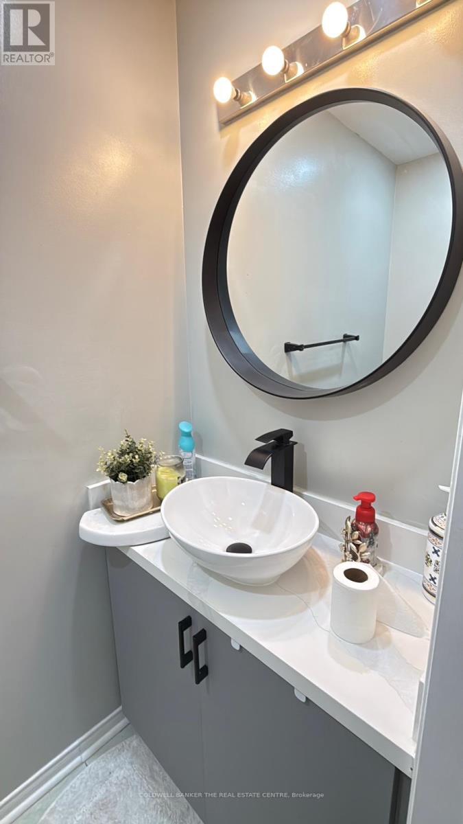 Upper - 1 Jarrett Court, Vaughan, Ontario  L6A 3W4 - Photo 9 - N12676288