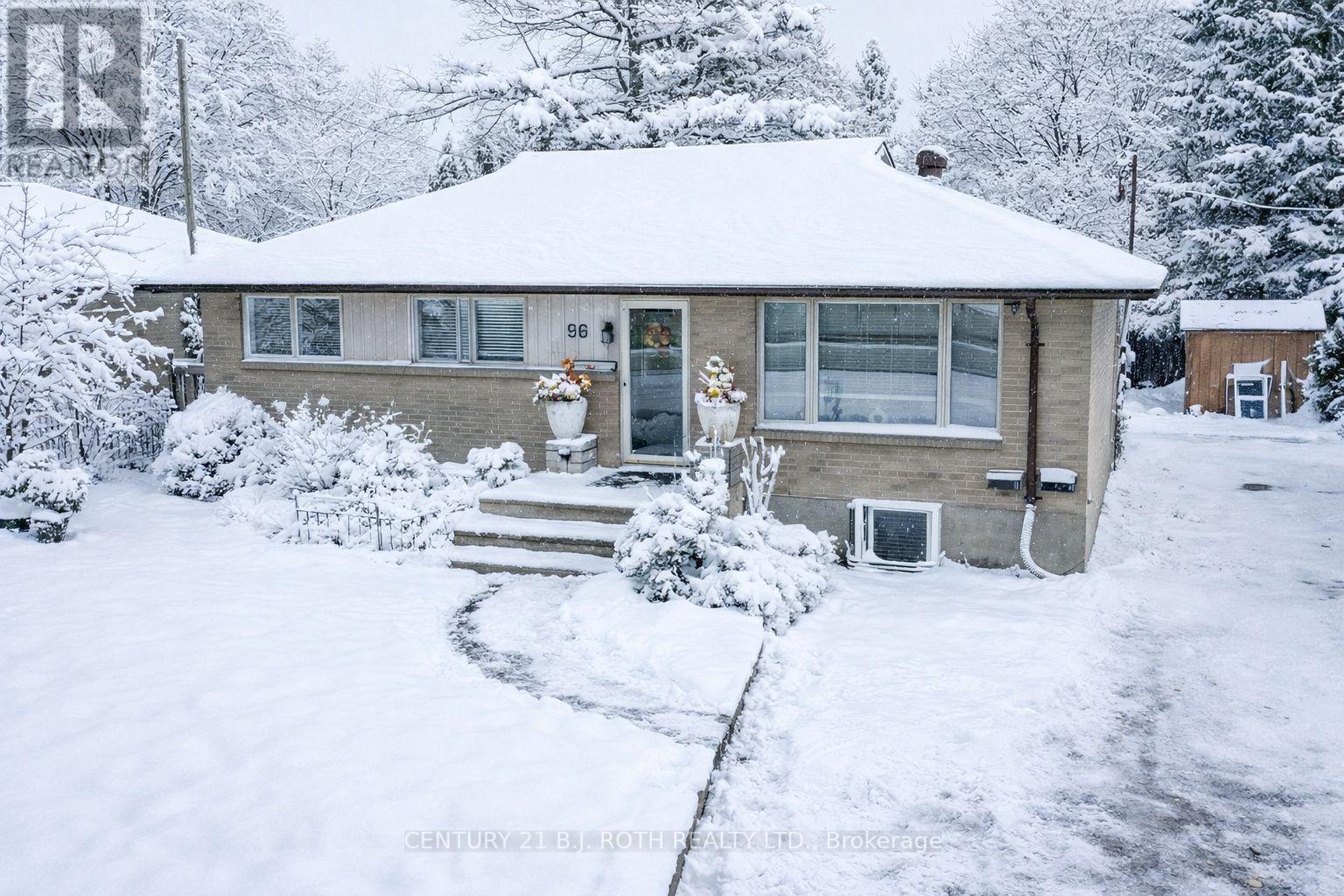 63 Davidson Street, Barrie (Wellington), Ontario  L4M 3S2 - Photo 1 - S12676350