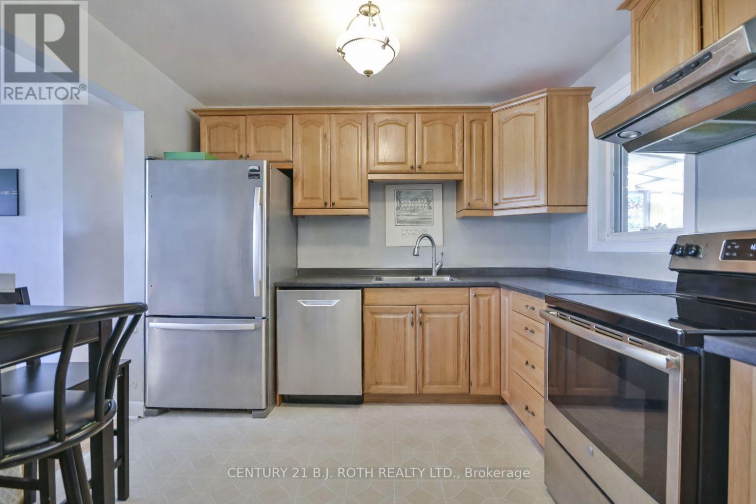 63 Davidson Street, Barrie (Wellington), Ontario  L4M 3S2 - Photo 5 - S12676350