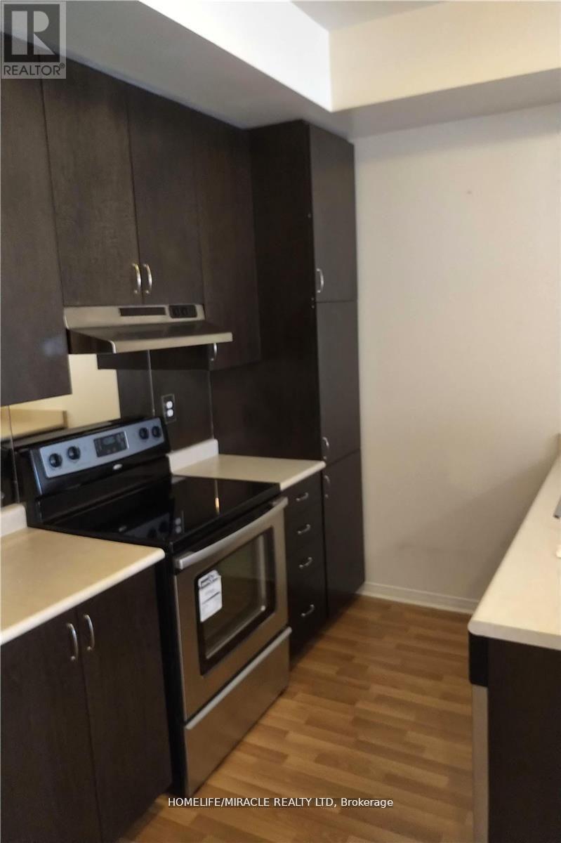 76 - 60 Fairwood Circle, Brampton, Ontario  L6R 0Y6 - Photo 4 - W12676282