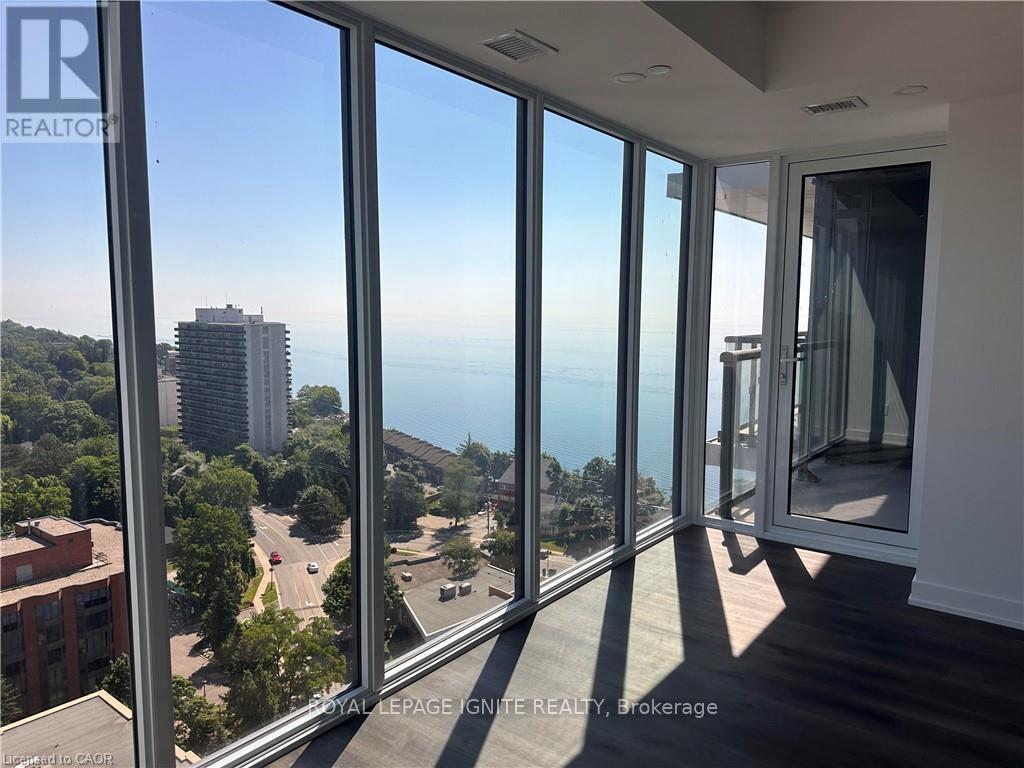 1702 - 370 Martha Street, Burlington, Ontario  L7R 0G9 - Photo 4 - W12676322