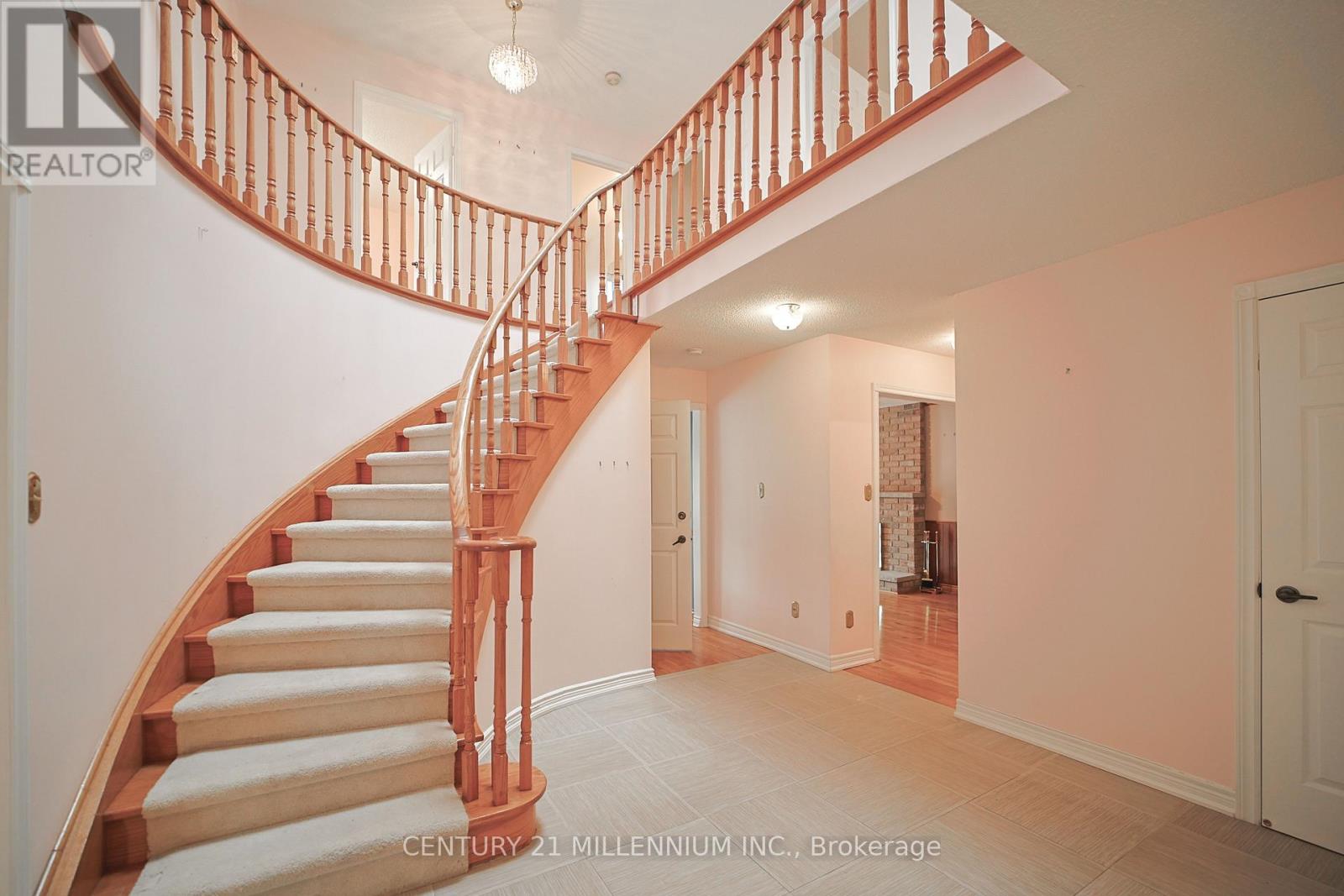 1281 Deer Run, Mississauga (Creditview), Ontario  L5C 3P8 - Photo 2 - W12676342