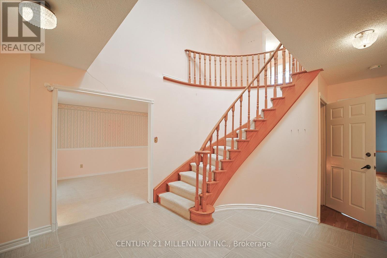 1281 Deer Run, Mississauga (Creditview), Ontario  L5C 3P8 - Photo 3 - W12676342