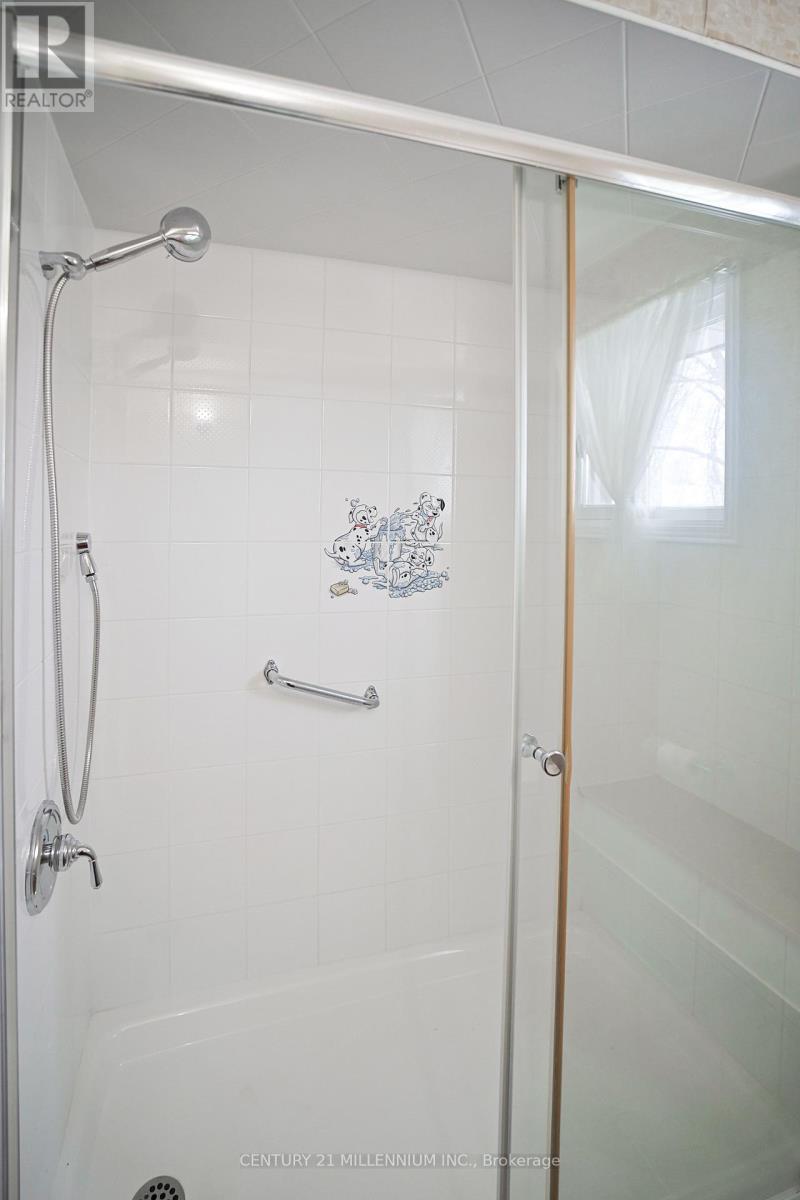 1281 Deer Run, Mississauga (Creditview), Ontario  L5C 3P8 - Photo 32 - W12676342