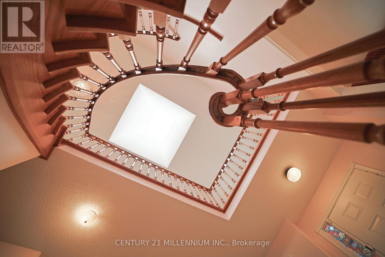 1281 Deer Run, Mississauga (Creditview), Ontario  L5C 3P8 - Photo 33 - W12676342