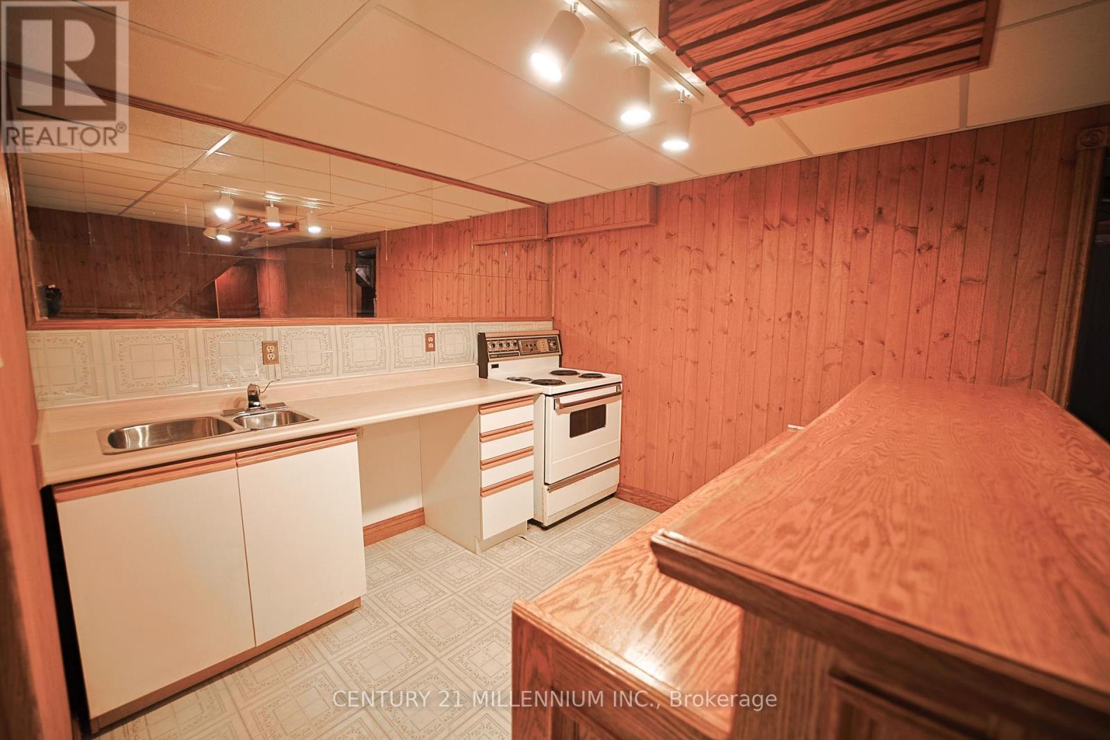 1281 Deer Run, Mississauga (Creditview), Ontario  L5C 3P8 - Photo 38 - W12676342