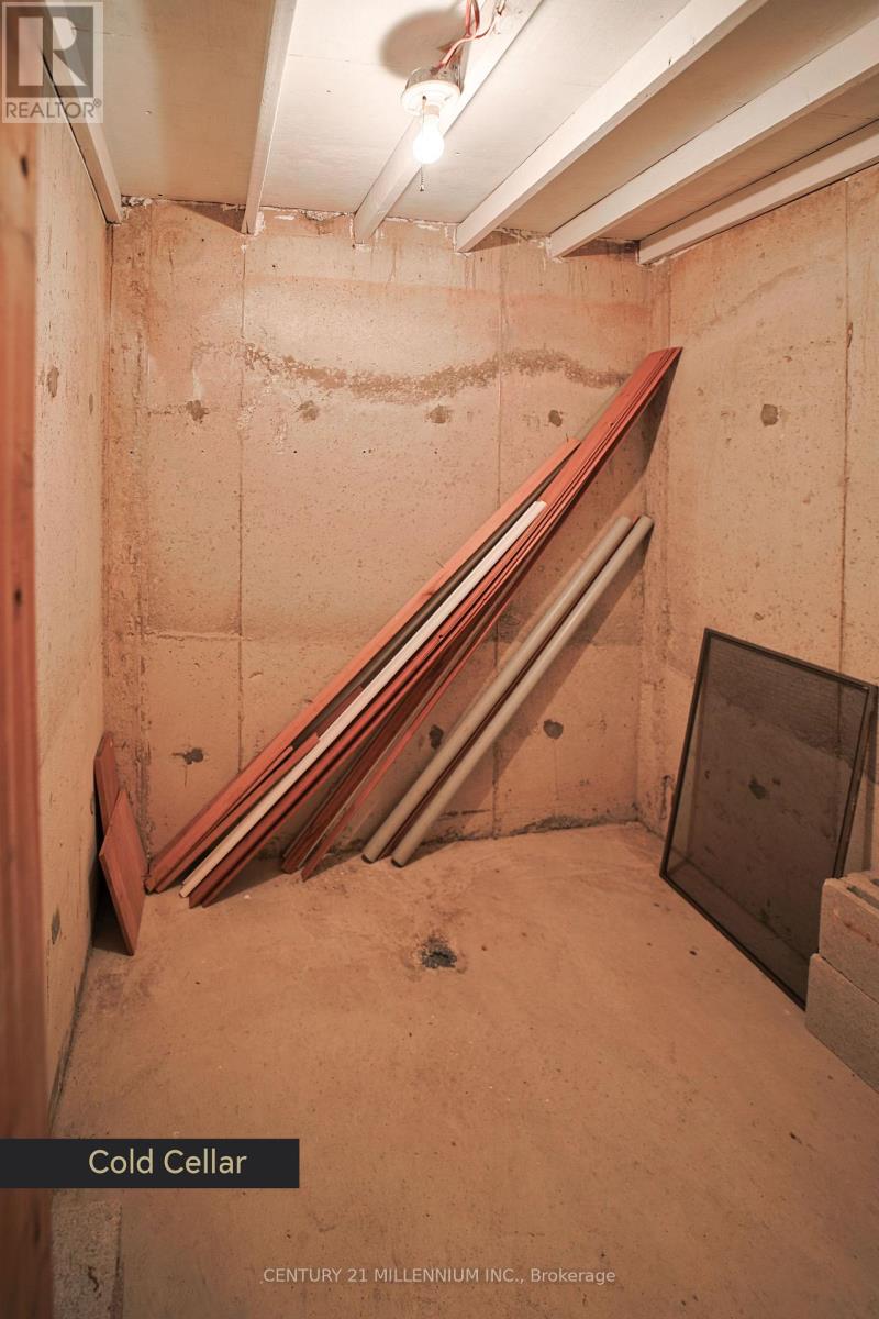 1281 Deer Run, Mississauga (Creditview), Ontario  L5C 3P8 - Photo 41 - W12676342