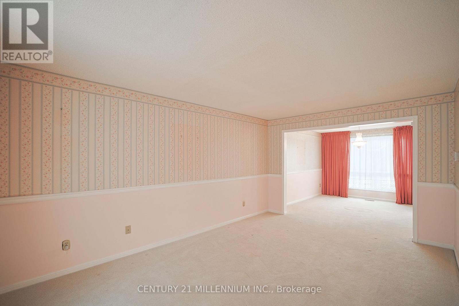 1281 Deer Run, Mississauga (Creditview), Ontario  L5C 3P8 - Photo 7 - W12676342