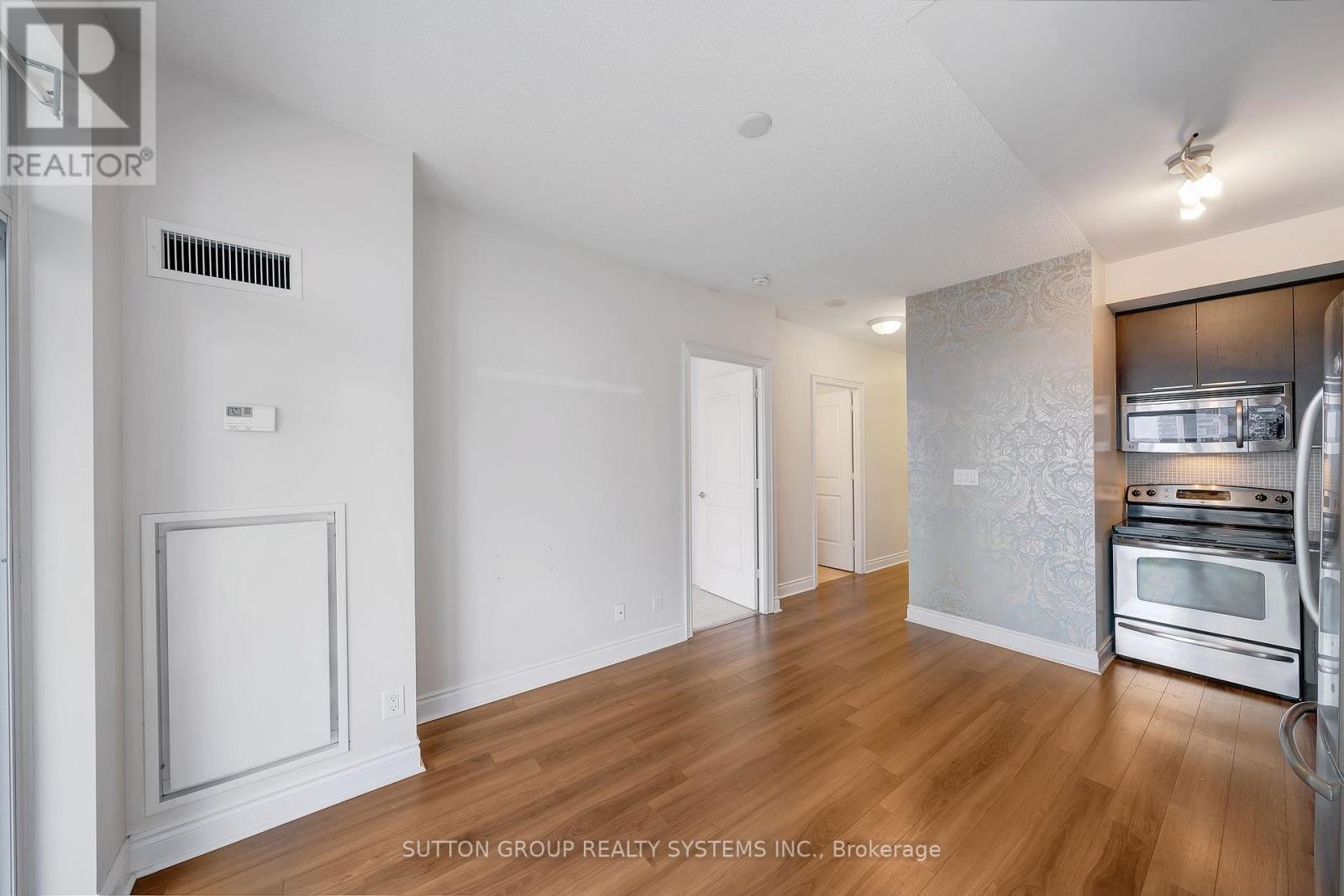 601 - 16 Brookers Lane, Toronto, Ontario  M8V 0A5 - Photo 10 - W12676344