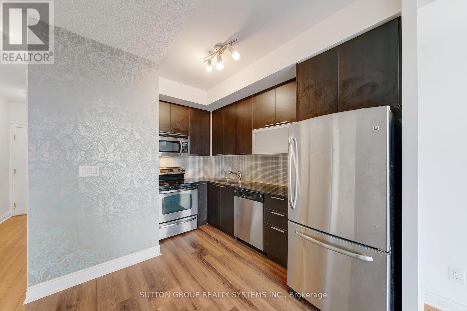 601 - 16 Brookers Lane, Toronto, Ontario  M8V 0A5 - Photo 11 - W12676344