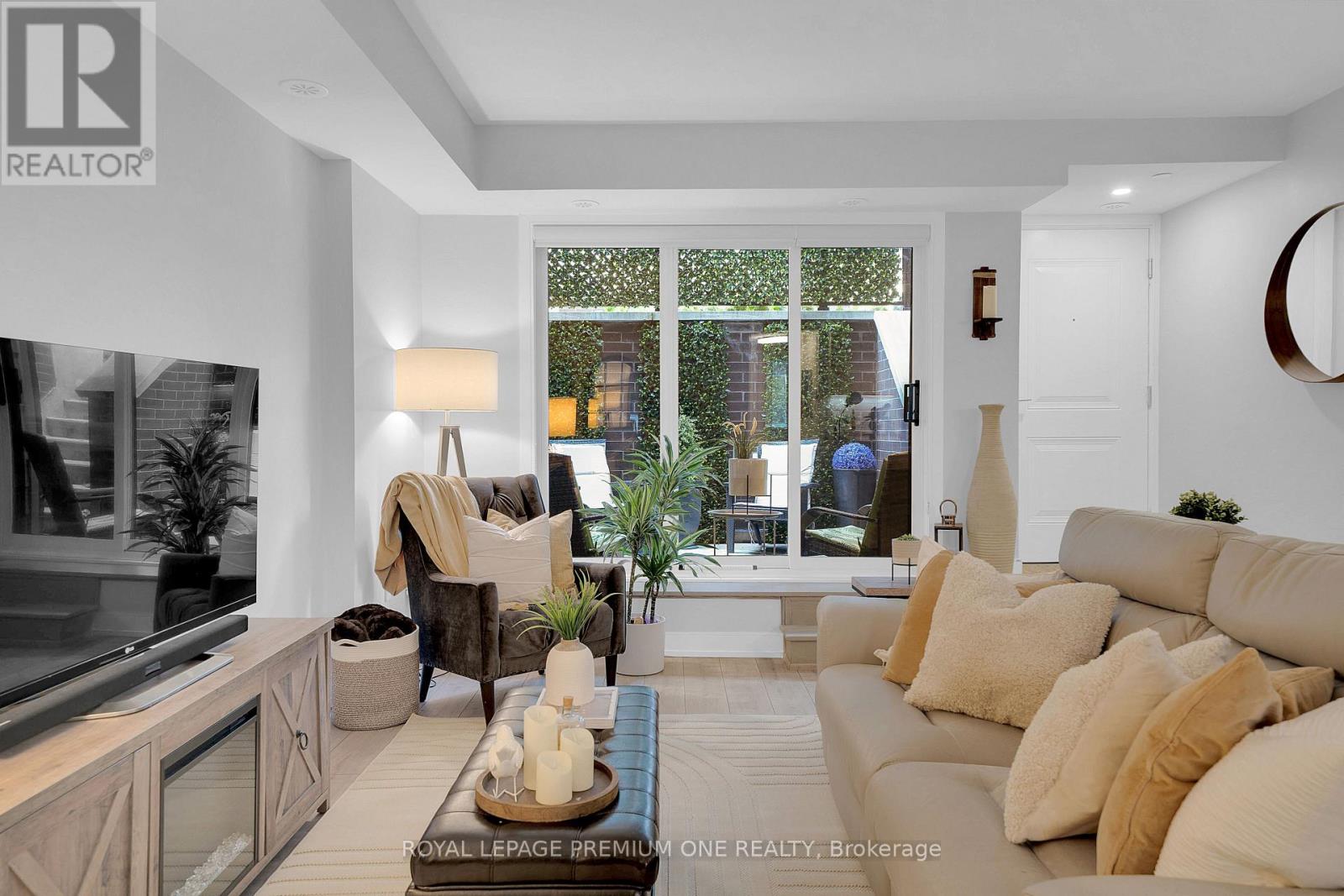 13 - 66 LONG BRANCH AVENUE, Toronto, Ontario