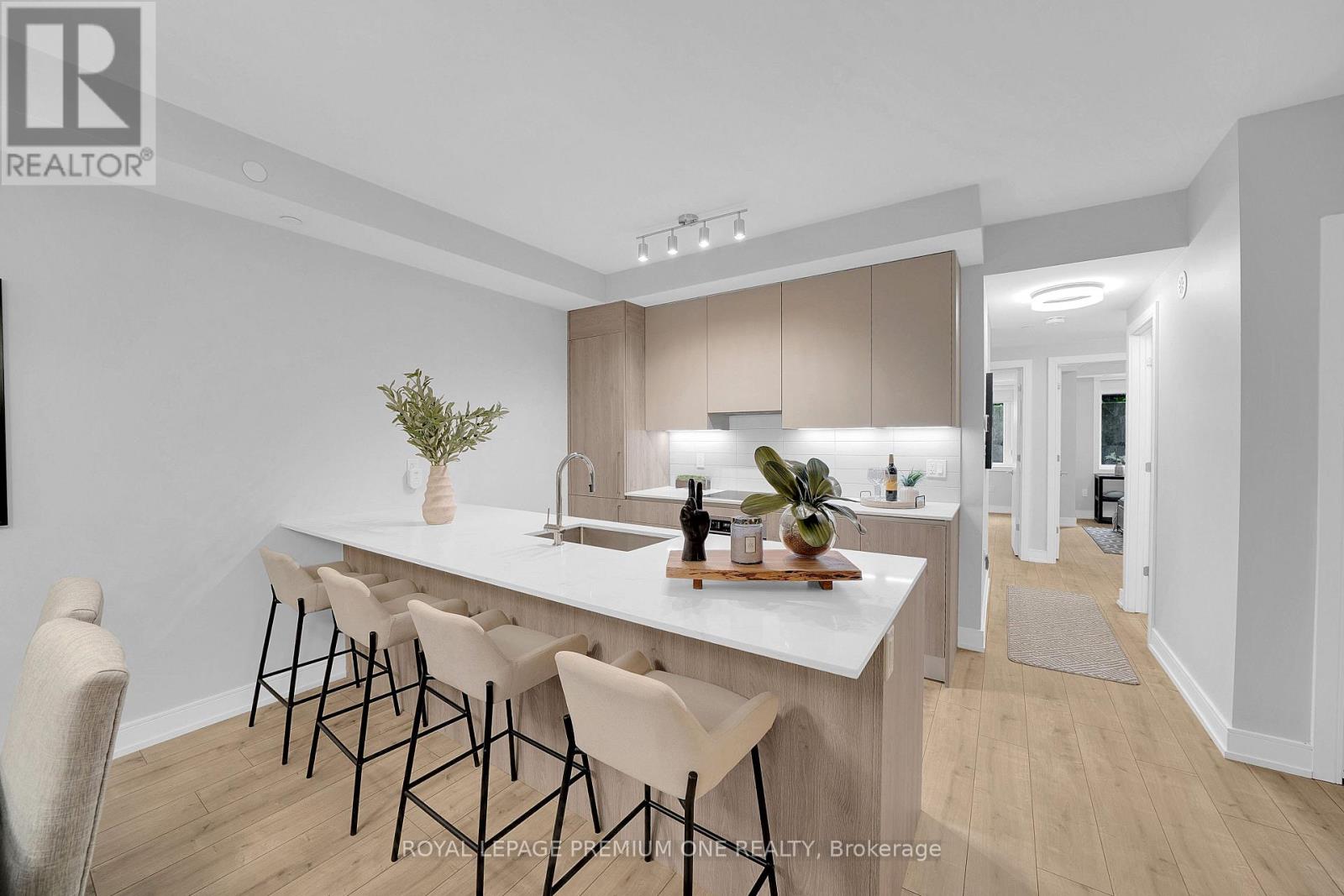 13 - 66 Long Branch Avenue, Toronto, Ontario  M8W 3J4 - Photo 5 - W12676414