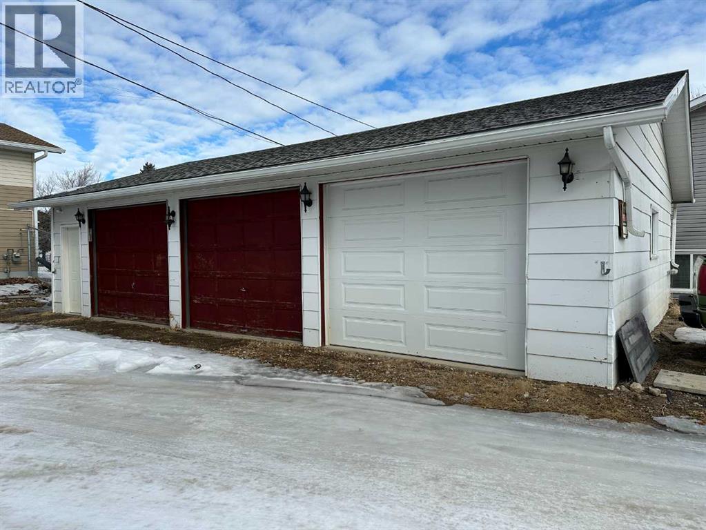 4601 55 Street, Ponoka, Alberta  T4J 0A8 - Photo 3 - A2264275