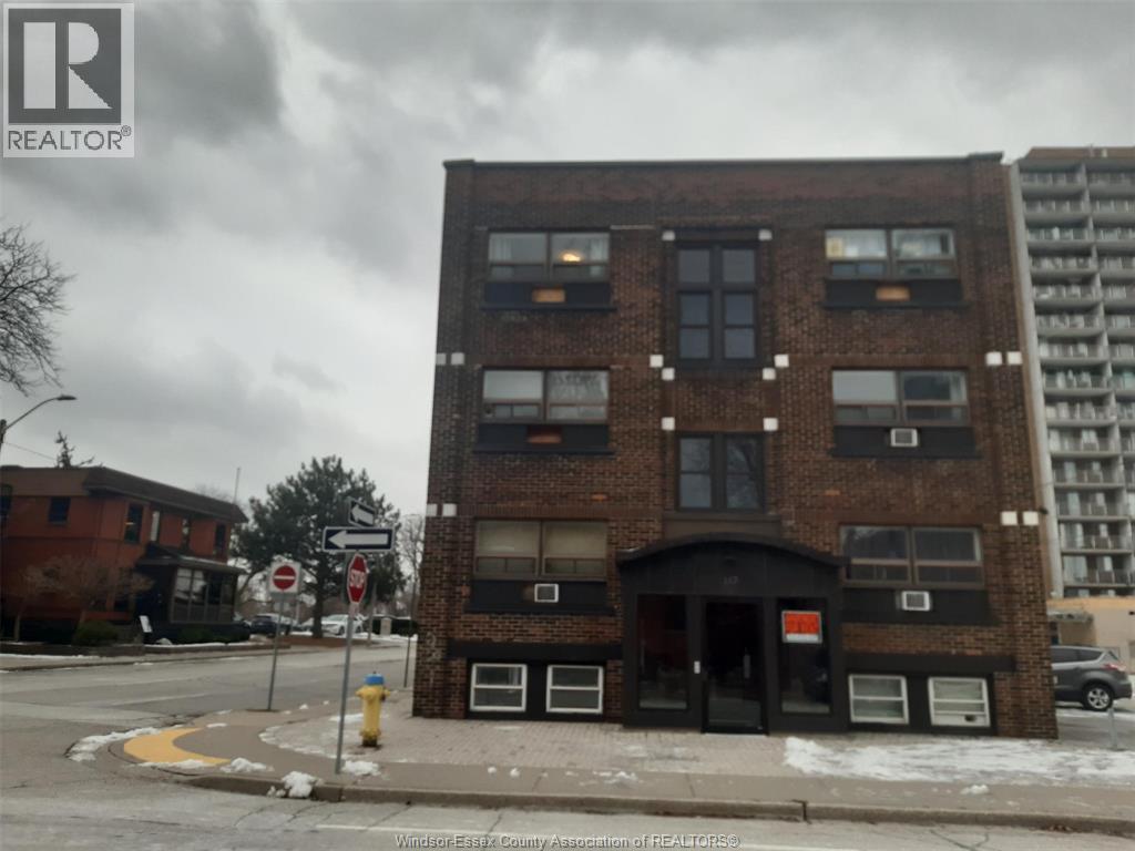 MLS# 26000548: 147 JANETTE AVENUE, Windsor, Canada