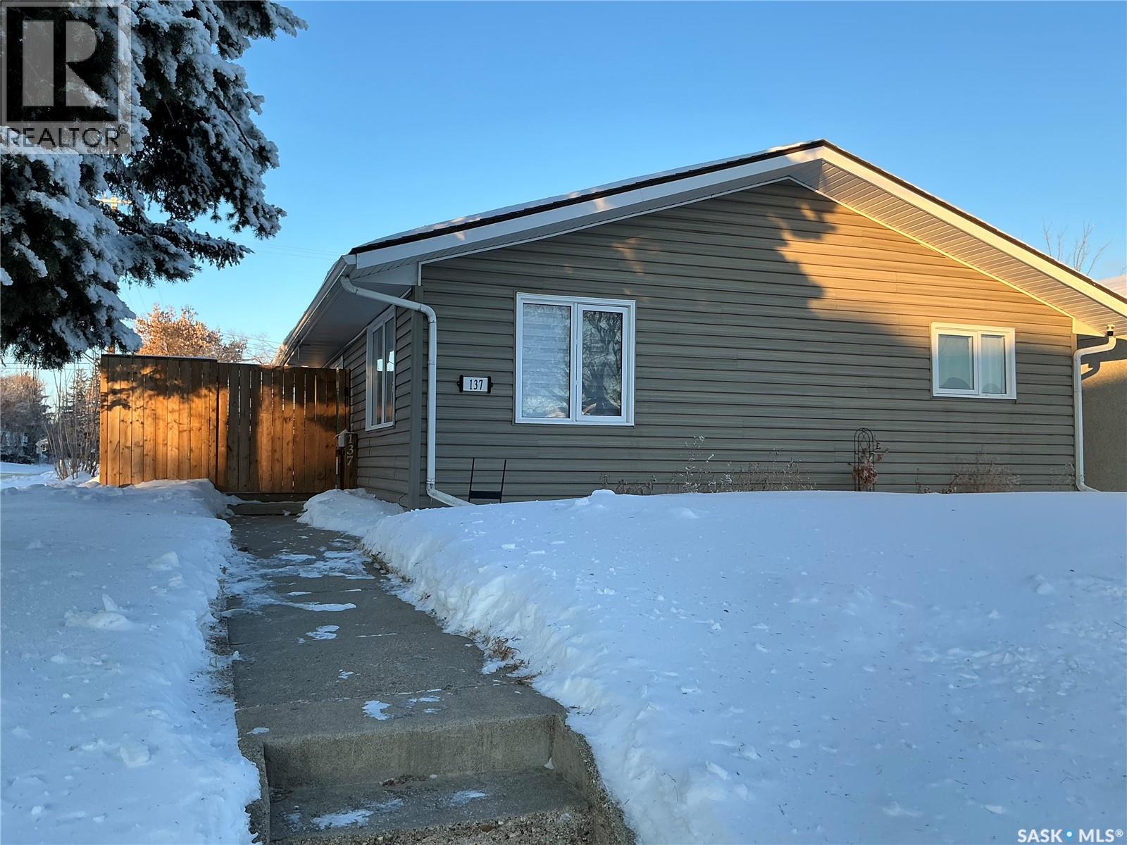 137 X AVENUE S, saskatoon, Saskatchewan