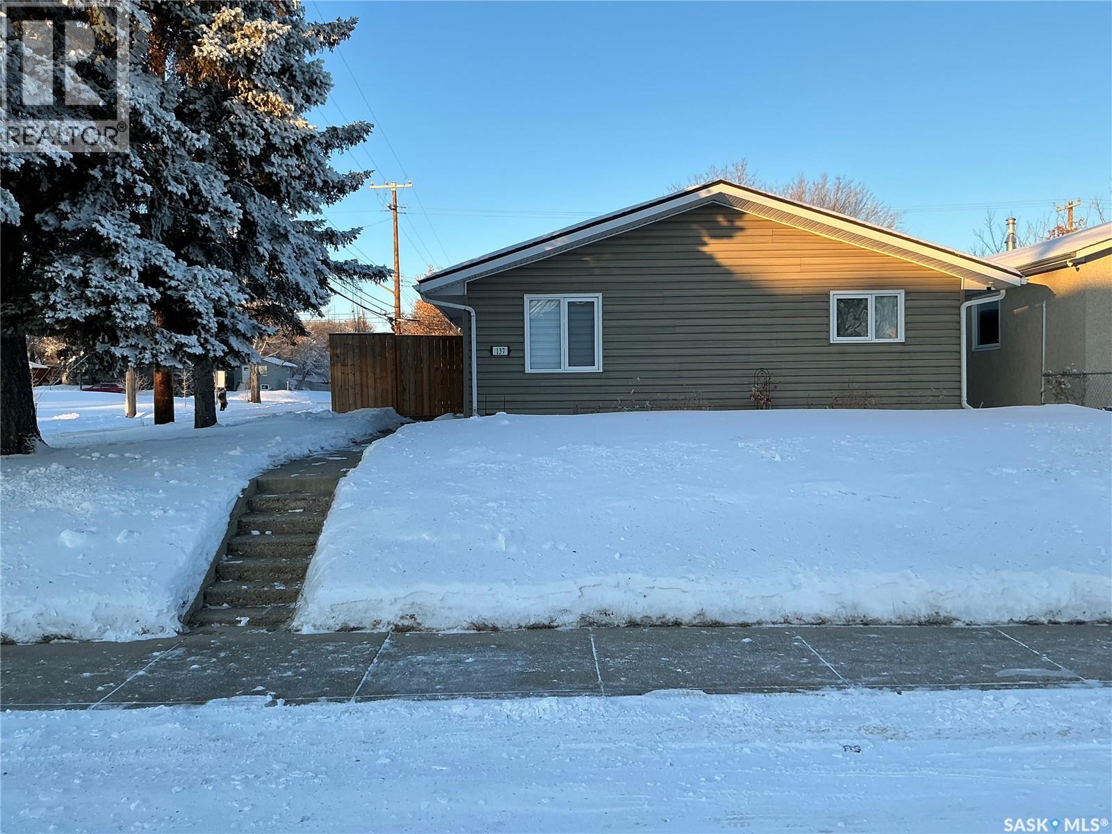 137 X Avenue S, Saskatoon, Saskatchewan  S7M 3H2 - Photo 2 - SK026410