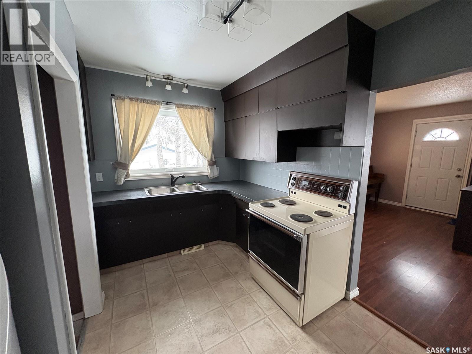 222 1st Street Ne, Wadena, Saskatchewan  S0A 4J0 - Photo 2 - SK026384