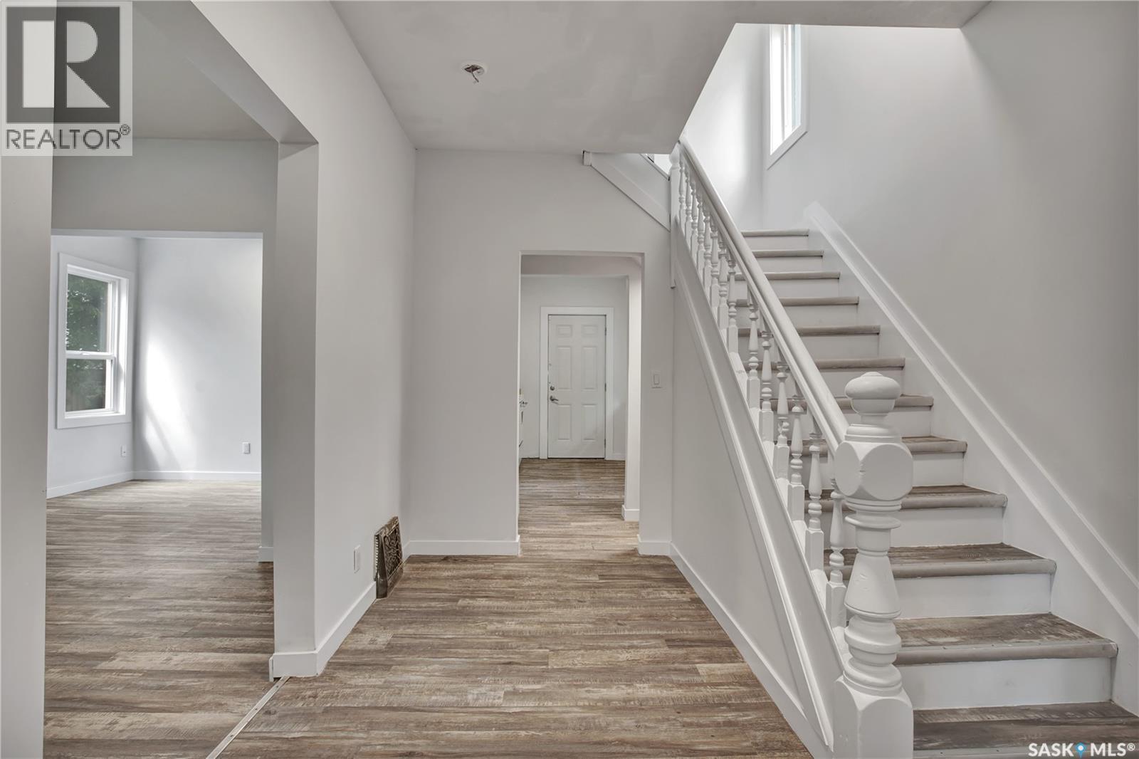 221 N Avenue S, Saskatoon, Saskatchewan  S7M 2N1 - Photo 4 - SK026365