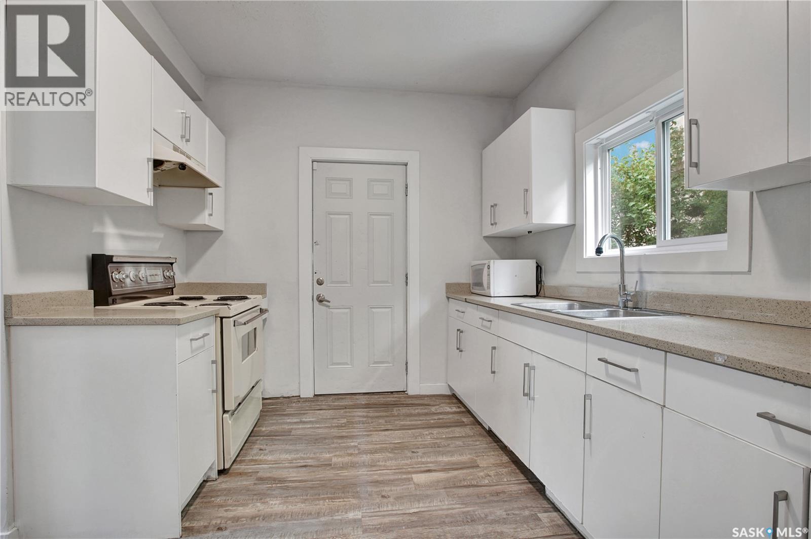 221 N Avenue S, Saskatoon, Saskatchewan  S7M 2N1 - Photo 9 - SK026365