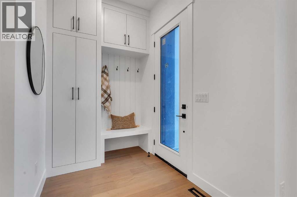 223 29 Avenue Nw, Calgary, Alberta  T2M 2M2 - Photo 2 - A2277612