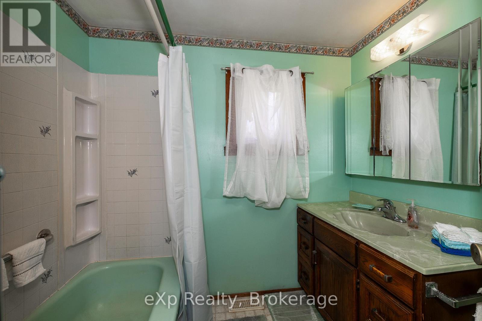 873 14th Street W, Georgian Bluffs, Ontario  N4K 6V5 - Photo 11 - X12676512