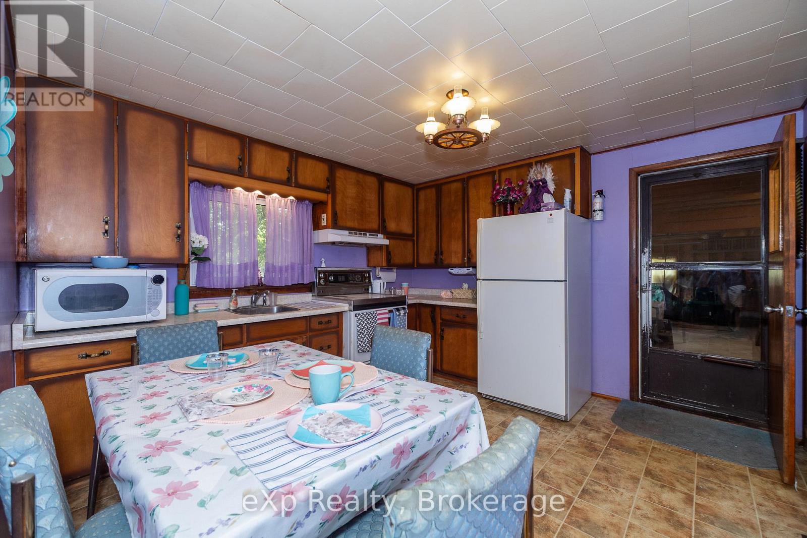 873 14th Street W, Georgian Bluffs, Ontario  N4K 6V5 - Photo 7 - X12676512