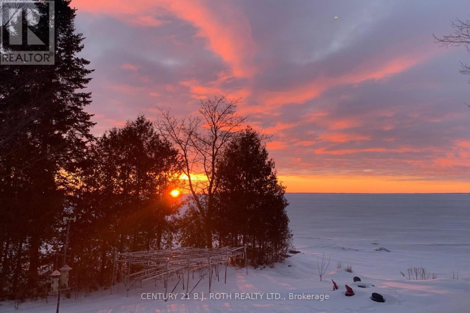 95 Lakeshore Road E, Oro-Medonte, Ontario  L0L 2E0 - Photo 3 - S12475807