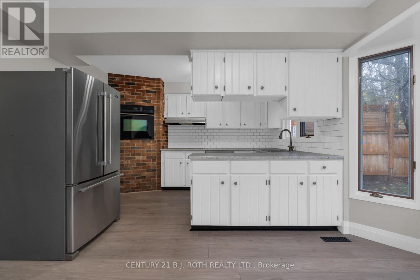 4 White Pine Place, Barrie, Ontario  L4M 5L7 - Photo 7 - S12512182