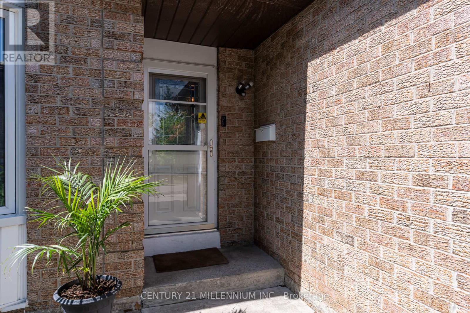 56 Nuttall Street, Brampton, Ontario  L6S 4V4 - Photo 2 - W12409288