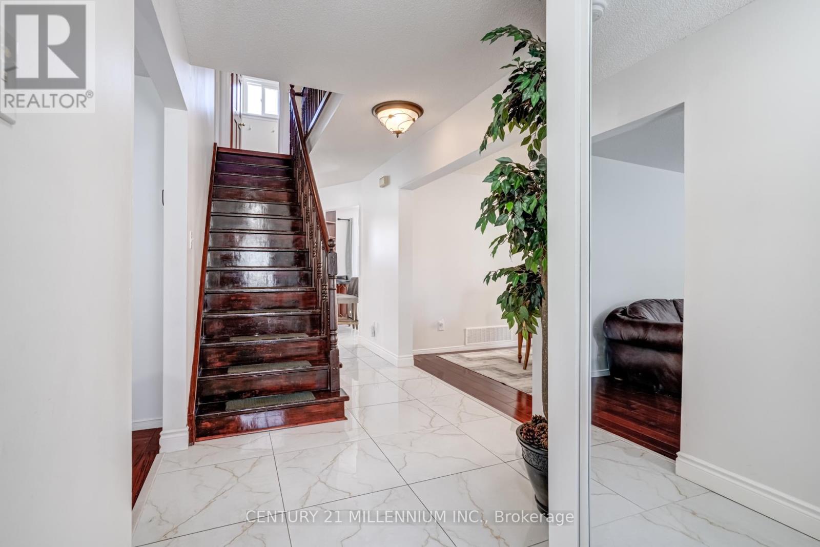 56 Nuttall Street, Brampton, Ontario  L6S 4V4 - Photo 4 - W12409288