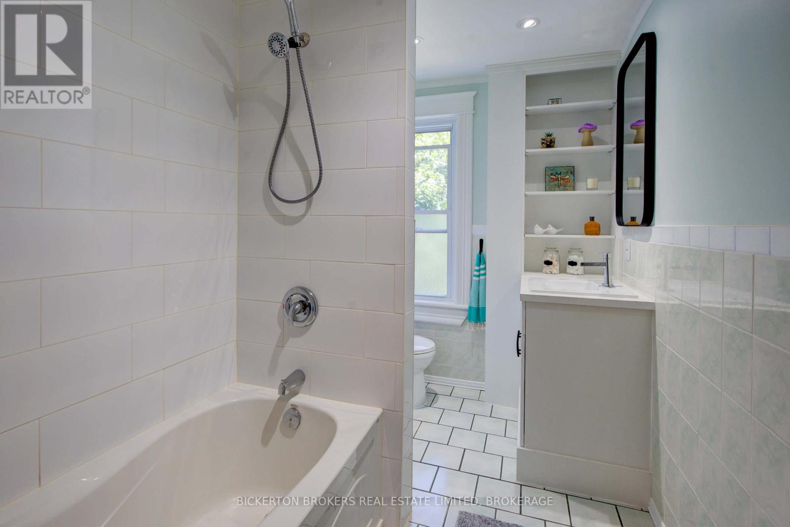 153 Main Street, Leeds And The Thousand Islands, Ontario  K0H 2N0 - Photo 33 - X12676424