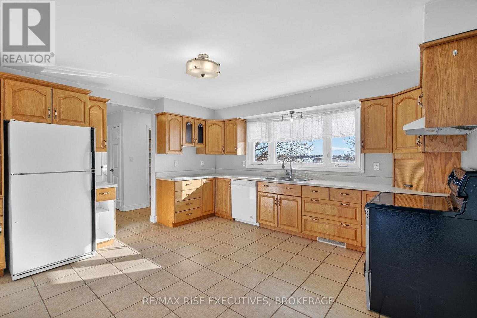 1647 Galt Street, Greater Napanee, Ontario K0H 1G0 - Photo 10 - X12676530