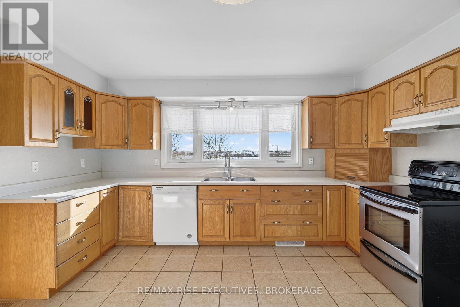 1647 Galt Street, Greater Napanee, Ontario K0H 1G0 - Photo 11 - X12676530