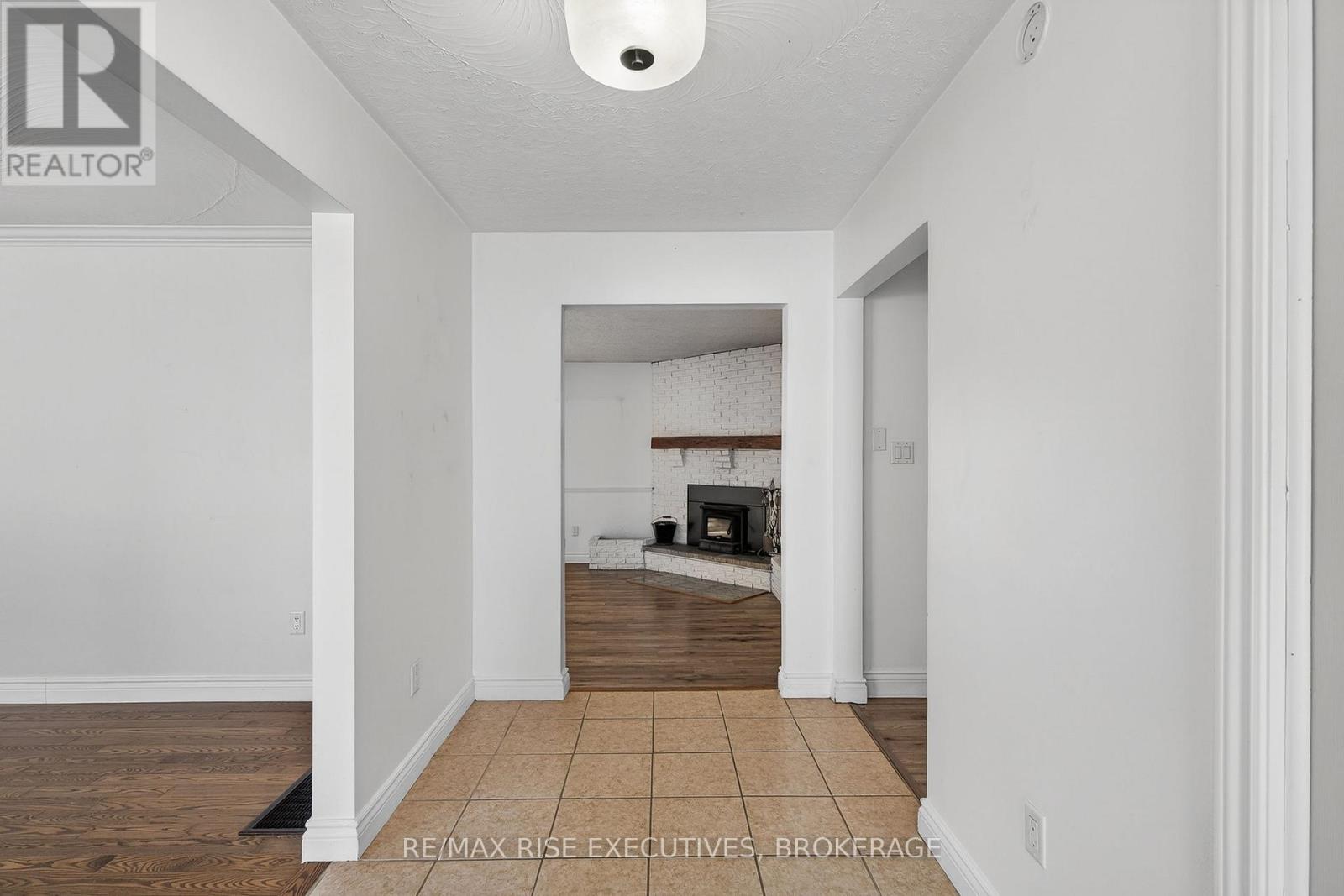 1647 Galt Street, Greater Napanee, Ontario K0H 1G0 - Photo 16 - X12676530