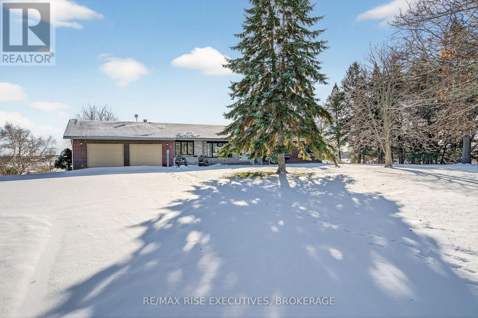 1647 Galt Street, Greater Napanee, Ontario K0H 1G0 - Photo 2 - X12676530