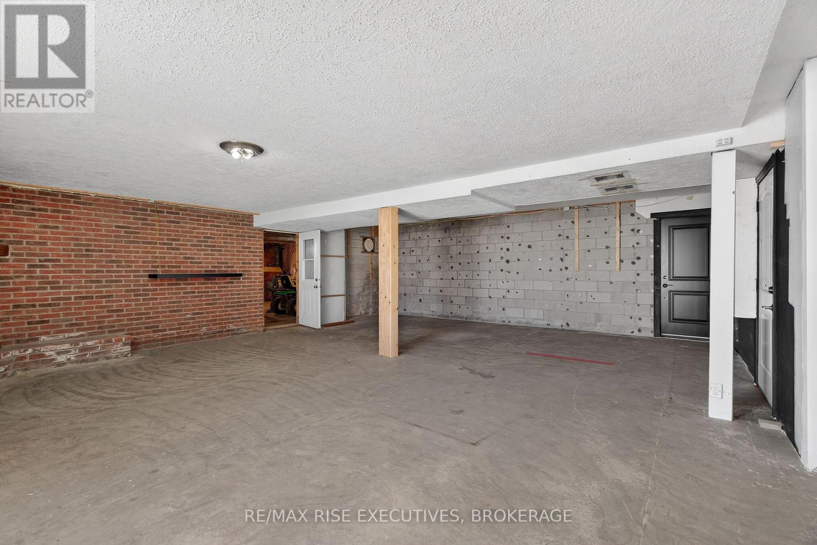 1647 Galt Street, Greater Napanee, Ontario K0H 1G0 - Photo 39 - X12676530