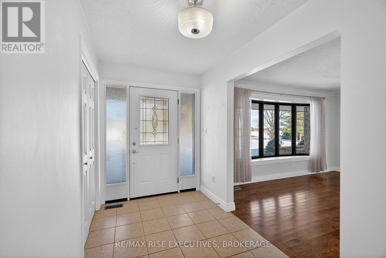 1647 Galt Street, Greater Napanee, Ontario K0H 1G0 - Photo 4 - X12676530