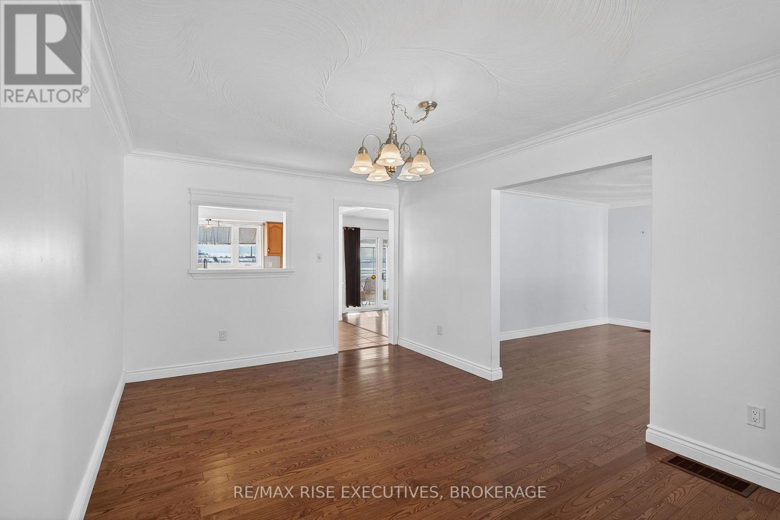 1647 Galt Street, Greater Napanee, Ontario K0H 1G0 - Photo 8 - X12676530