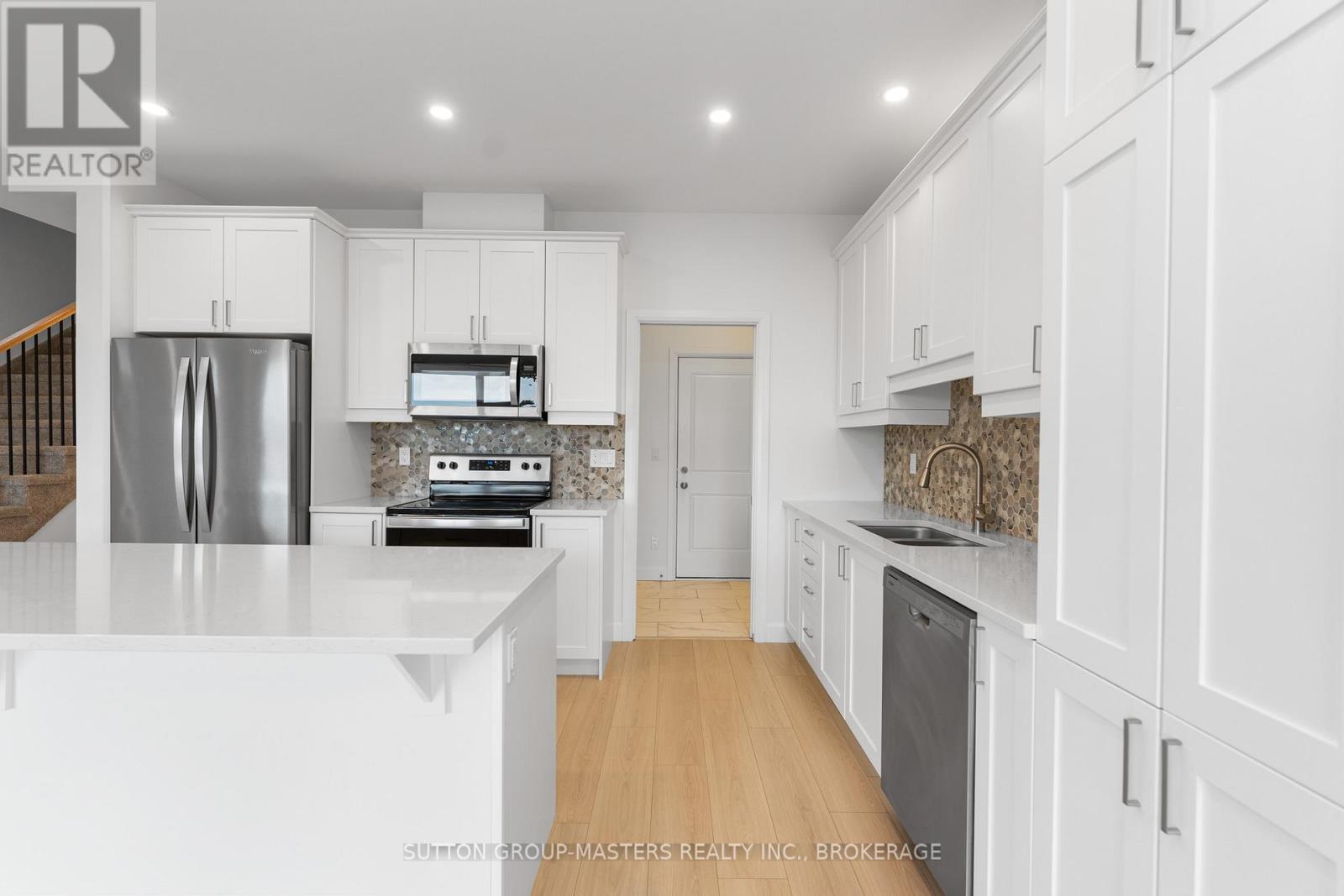 229 Superior Drive, Loyalist, Ontario K7N 0E9 - Photo 11 - X12676558