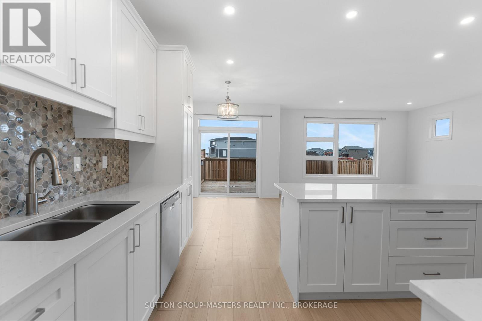 229 Superior Drive, Loyalist, Ontario K7N 0E9 - Photo 12 - X12676558