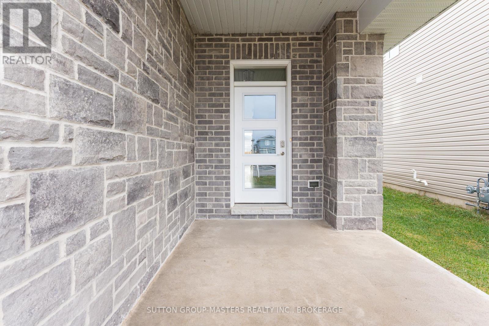 229 Superior Drive, Loyalist, Ontario K7N 0E9 - Photo 3 - X12676558