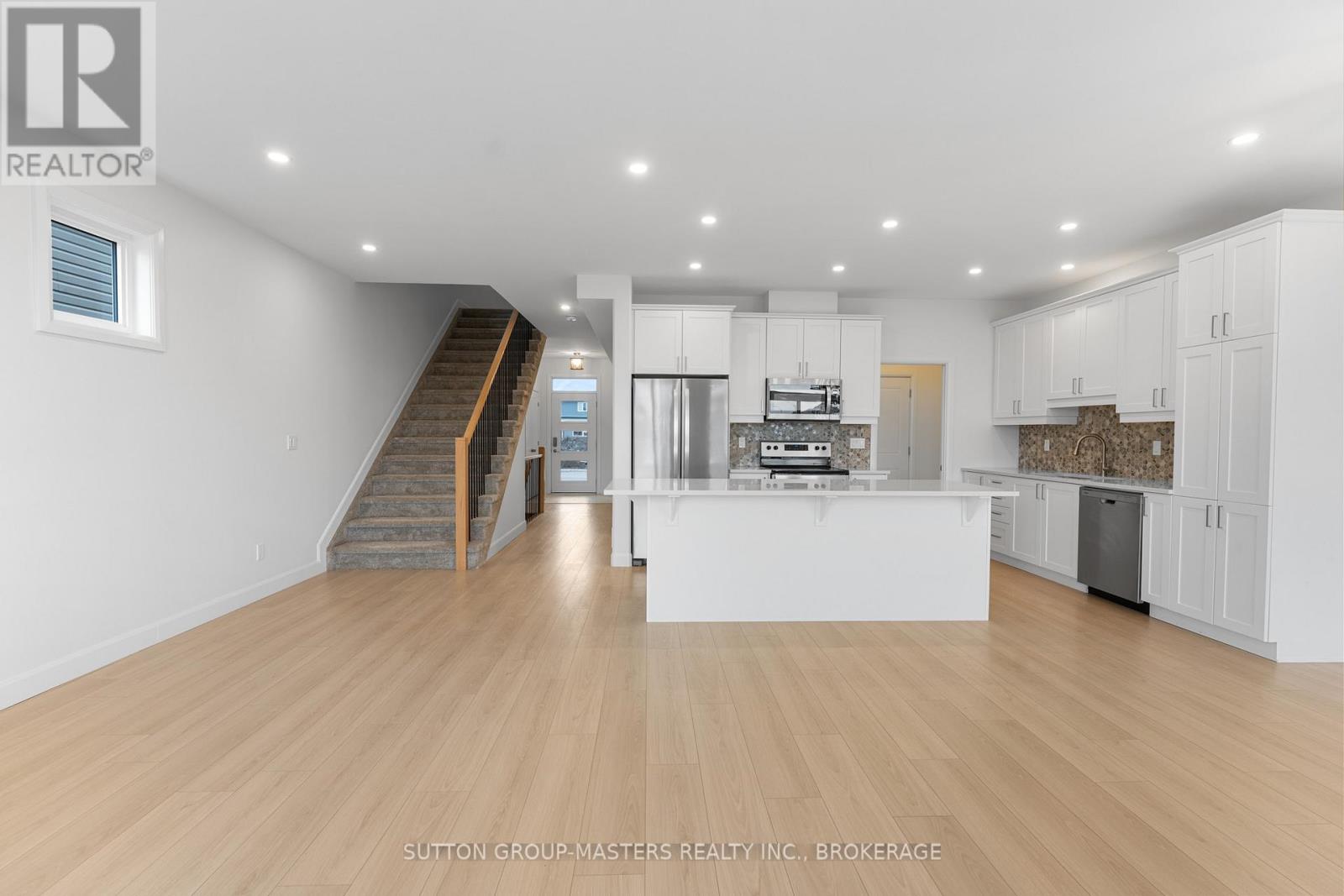 229 Superior Drive, Loyalist, Ontario K7N 0E9 - Photo 8 - X12676558