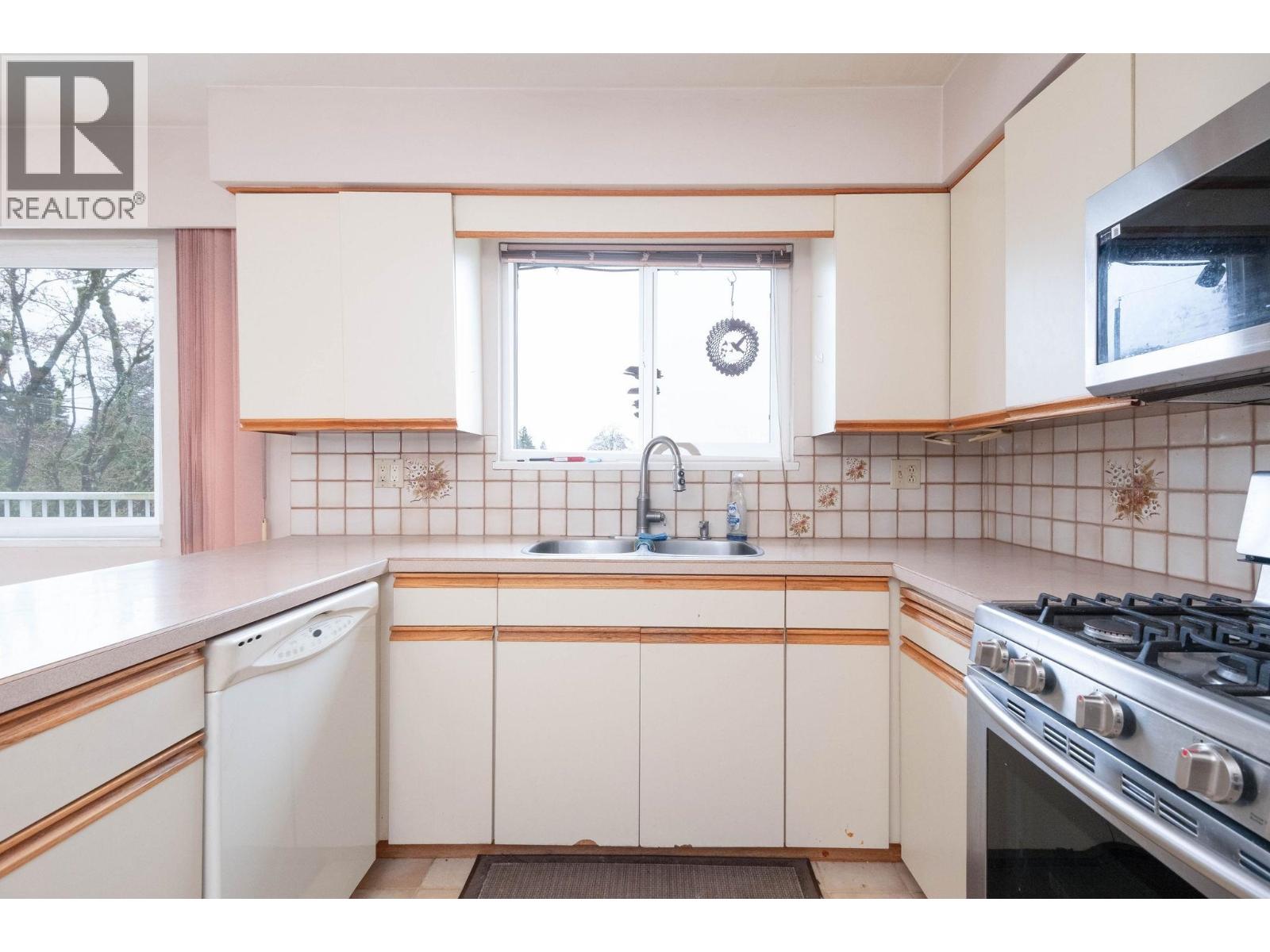 7740 Allman Street, Burnaby, British Columbia  V5E 2B1 - Photo 17 - R3077315