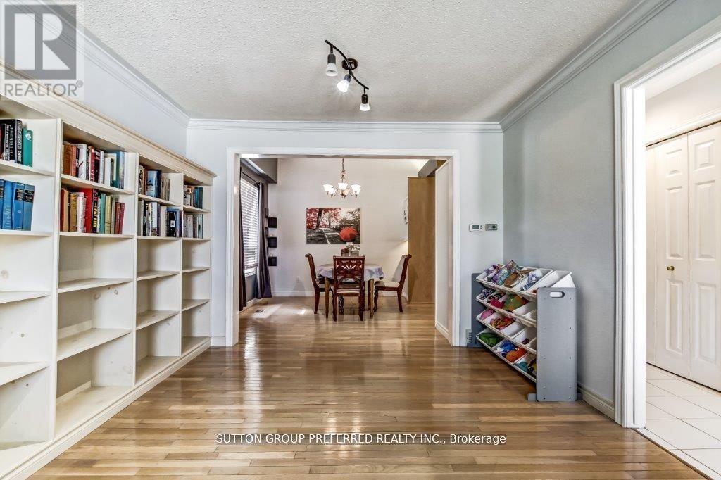 296 Bournemouth Drive, London East, Ontario  N5V 4S5 - Photo 6 - X12676642