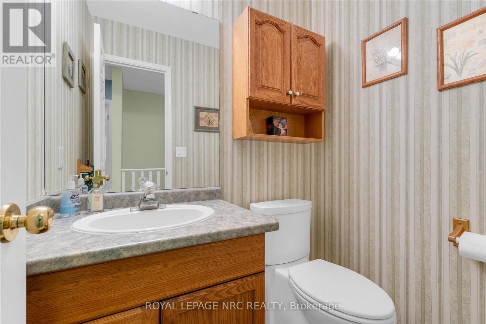 13 Tanner Drive, Pelham, Ontario  L0S 1E4 - Photo 16 - X12448073