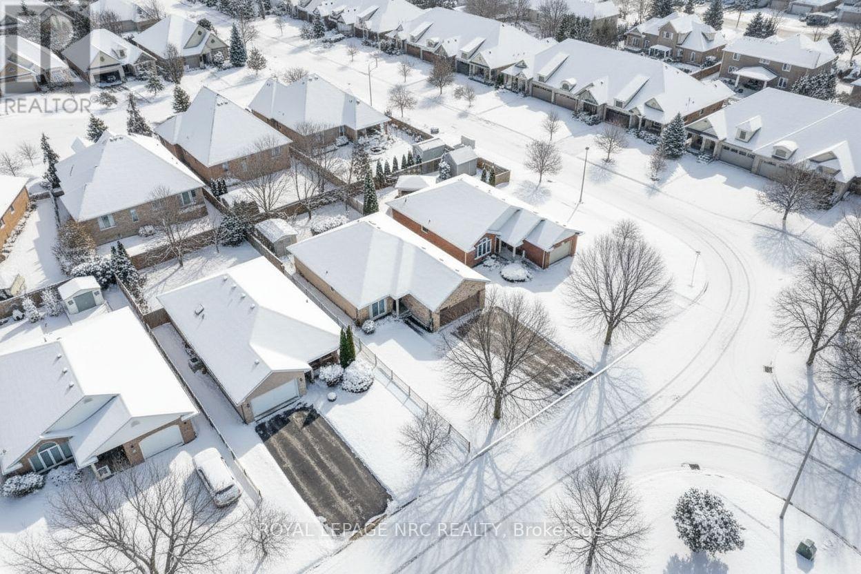 13 Tanner Drive, Pelham, Ontario  L0S 1E4 - Photo 3 - X12448073