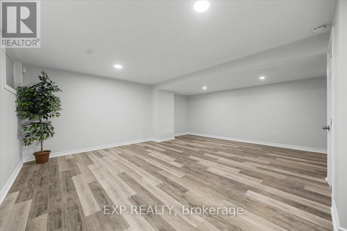 300 Grayburn Way, Ottawa, Ontario  K2J 0V8 - Photo 38 - X12676652