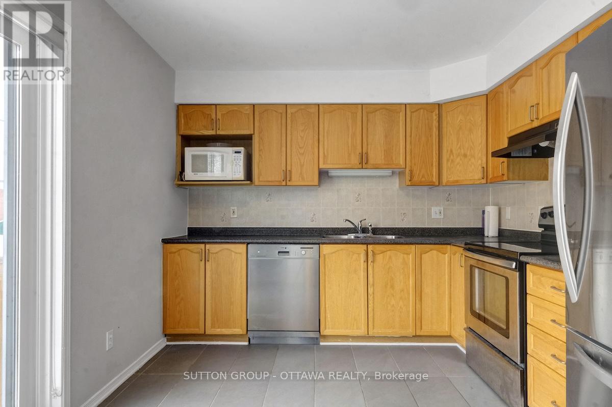 17 Glenhaven Private, Ottawa, Ontario  K1V 2B2 - Photo 11 - X12676702