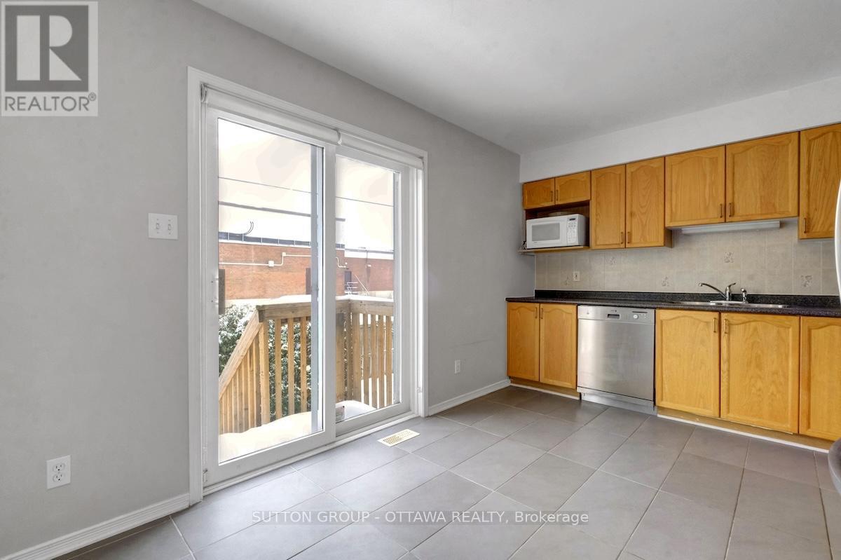 17 Glenhaven Private, Ottawa, Ontario  K1V 2B2 - Photo 12 - X12676702