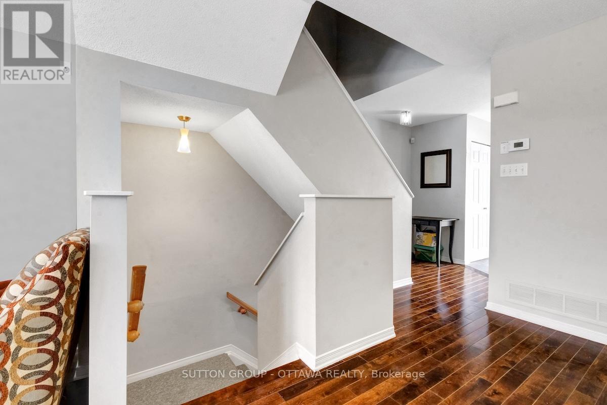 17 Glenhaven Private, Ottawa, Ontario  K1V 2B2 - Photo 18 - X12676702